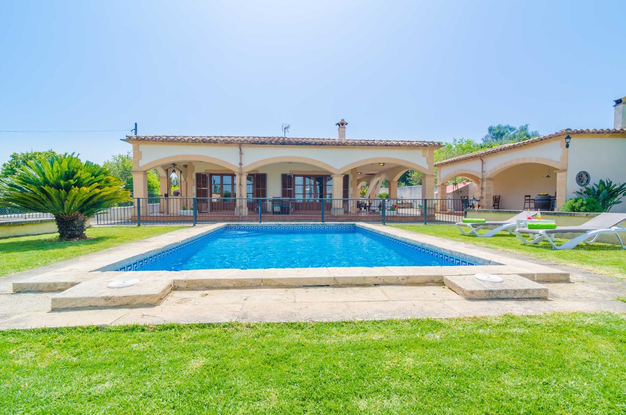 Ses Covetes Villa Petra  Exteriör bild